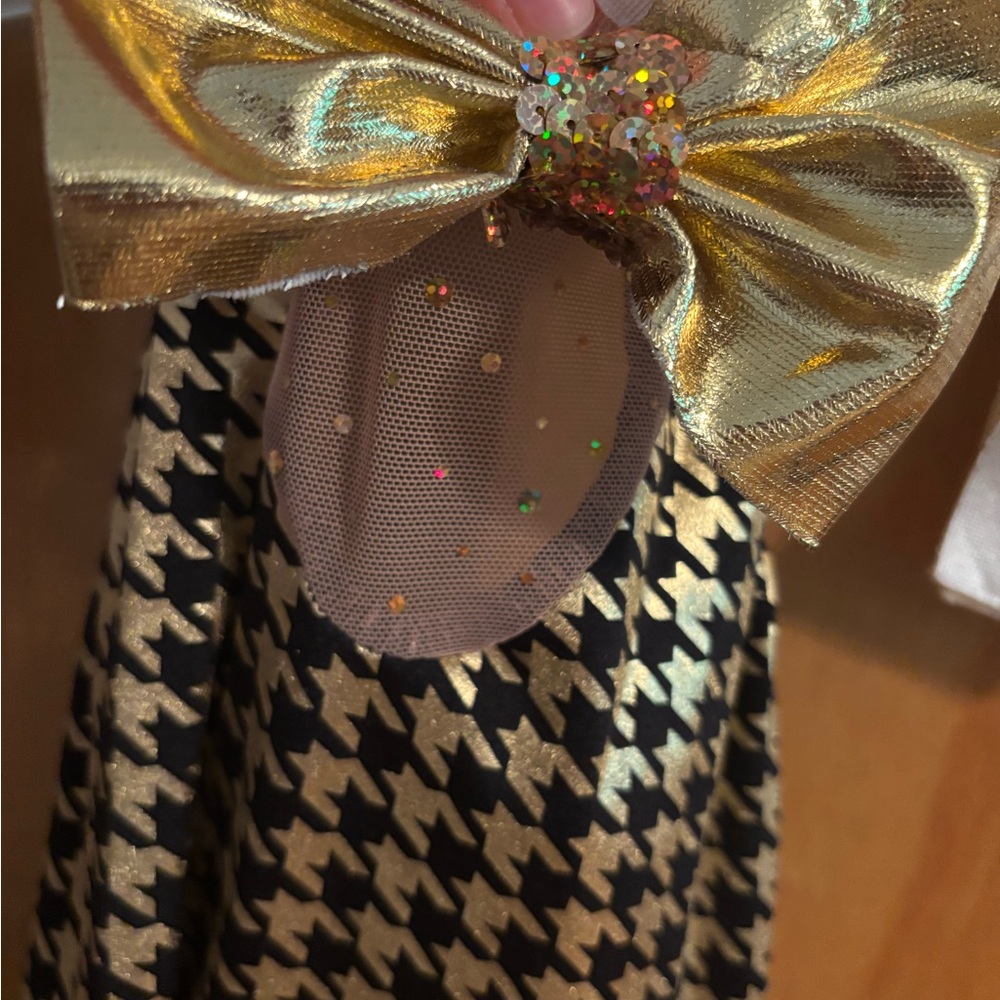 Black and Gold Dance Costume Child Large - Picture 3 of 9